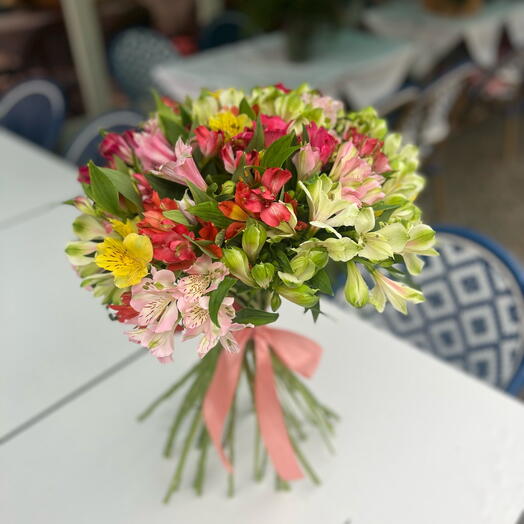 35 alstroemerias
