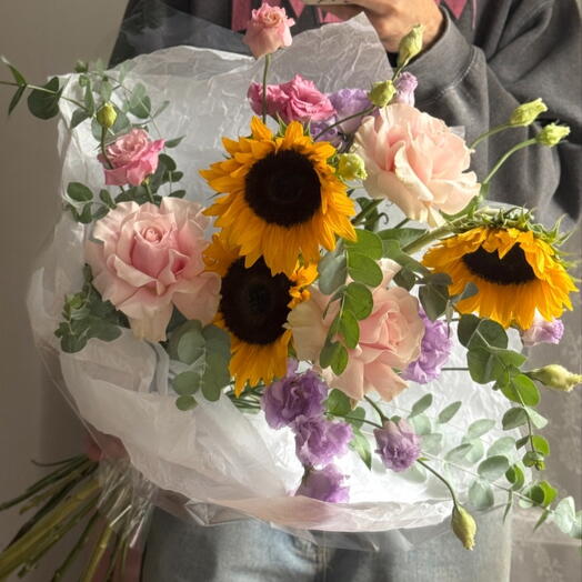 Bouquet 385 [FREE DELIVERY] Helianthus, Lisianthus, Rosa Ecuador, Eucalyptus