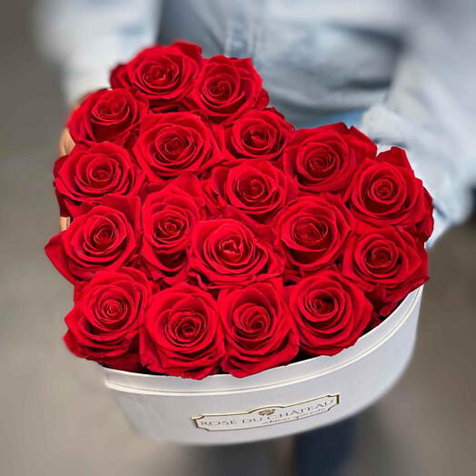 Eternal red roses heart-shaped flowerbox