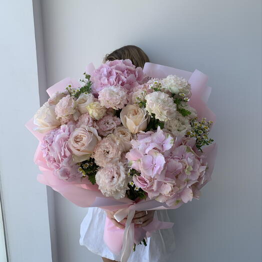 Hydrangea, eustoma, garden roses
