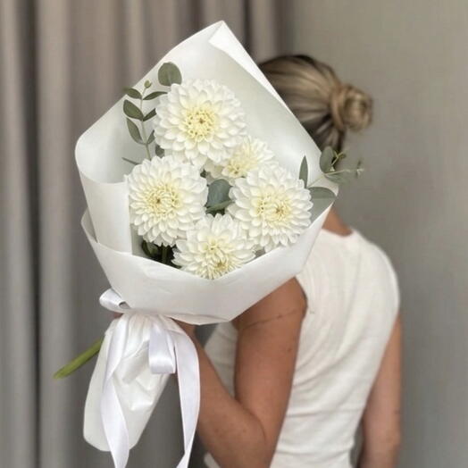 5 white dahlias