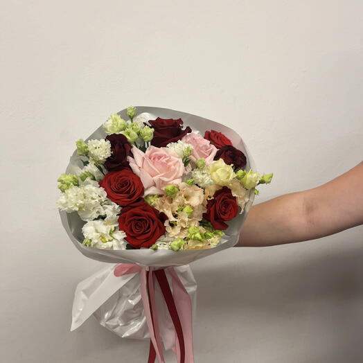 Mix of roses and lisianthus flowers
