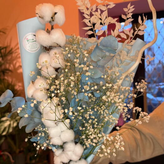 Dried flower bouquet in packaging
