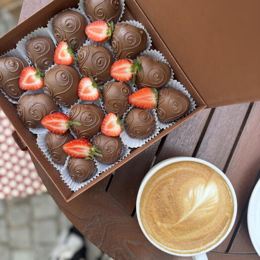 Fragola nel cioccolato al latte