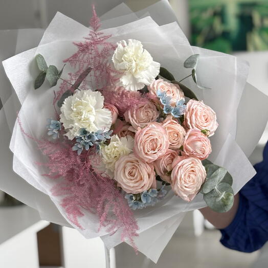 Bouquet with a powder-pink rose and oxypetalum