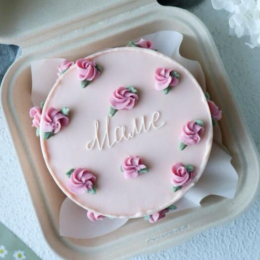 Pink bento cake with flowers