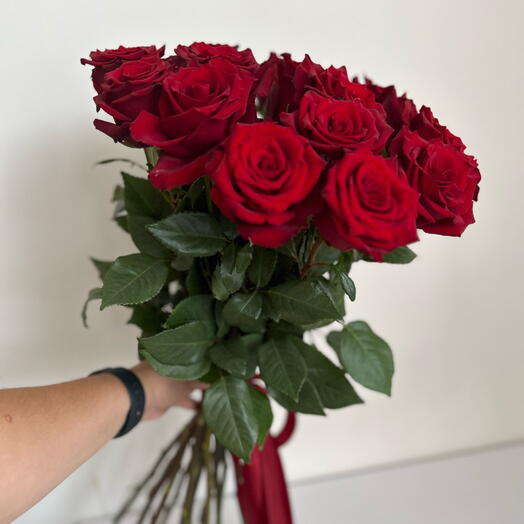 25 red roses