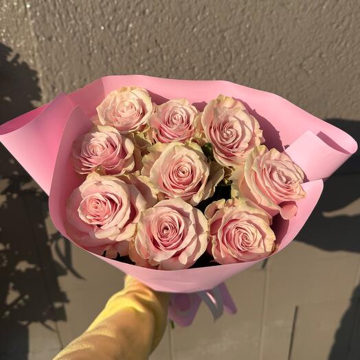 9 cream roses