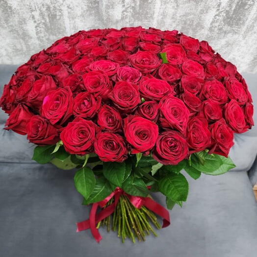 A bouquet of red roses
