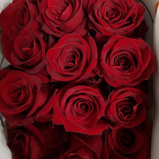 35 red roses