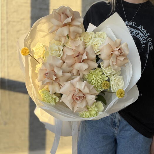 Sand and Pistachio - French Roses, Spray Roses, Carnation