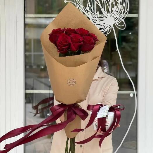 Bouquet of roses + Raffaello