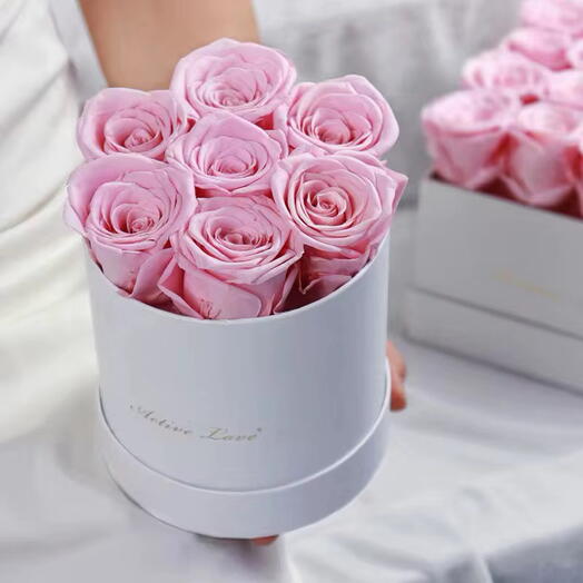 Preserved forever roses in box