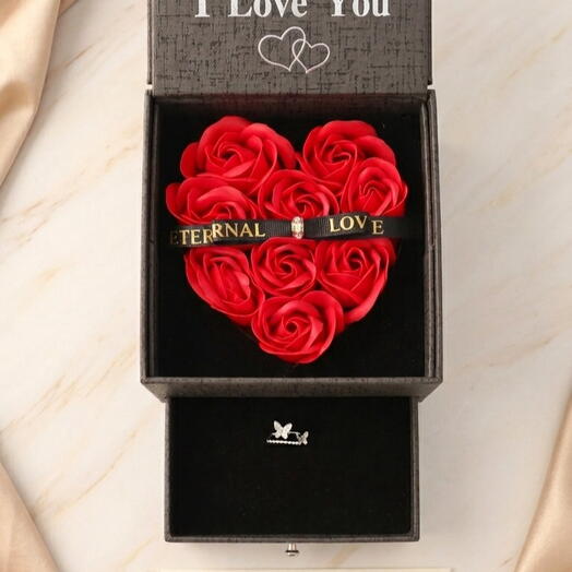 I Love You Necklace Box with roses