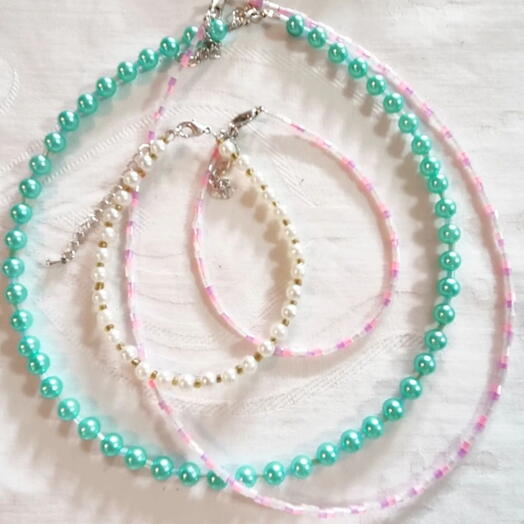 Cocker spaniels and bracelets