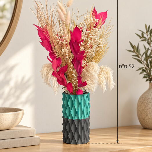 Dried flowers in a vase 005