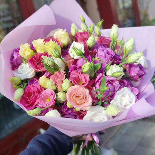Eustomas in bouquet