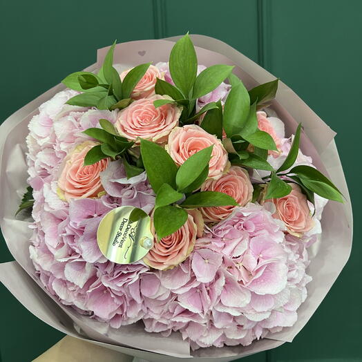 Roses with hydrangeas