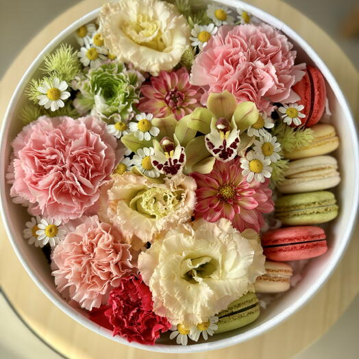Flower box with macaroons Good morning, my sunshine