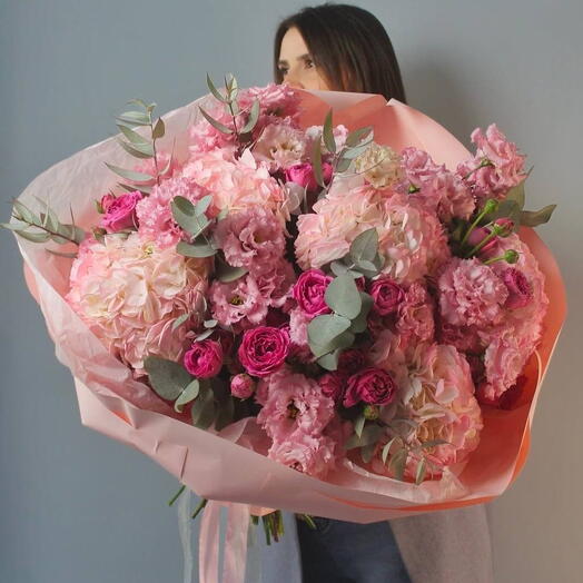 Signature premium bouquet of flowers «Floralyse»
