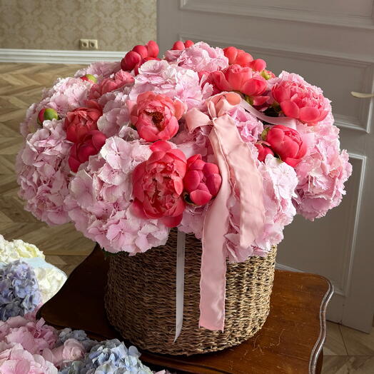 Luxury Basket in Coral