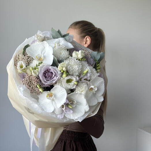 Light orchid bouquet