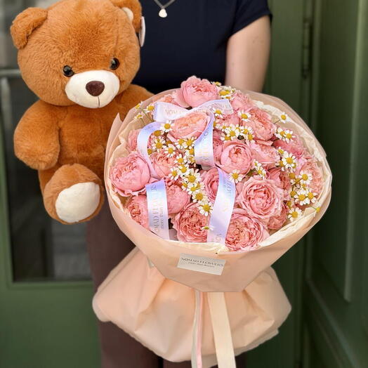 🧸 Bouquet and Big Teddy