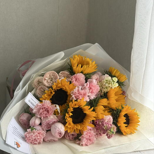 AUGUST OFFER/ mic with sunflowers