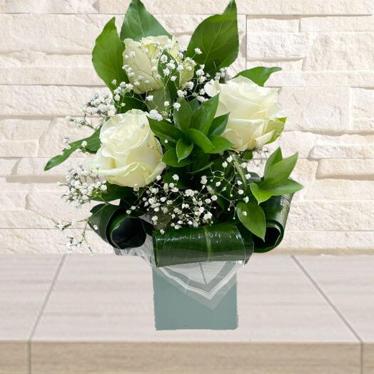 Snowy Elegance, 3 White Roses Box
