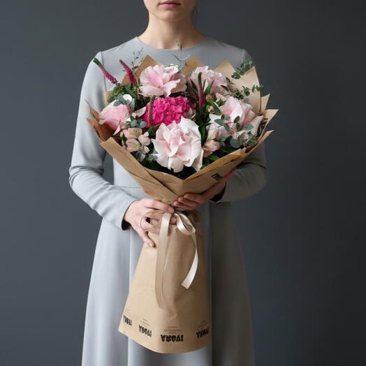 Bouquet with pink roses