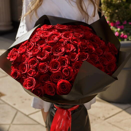 BOUQUET OF RED ROSES