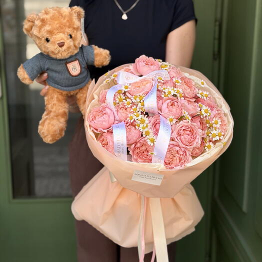 🧸 Bouquet and Small Teddy