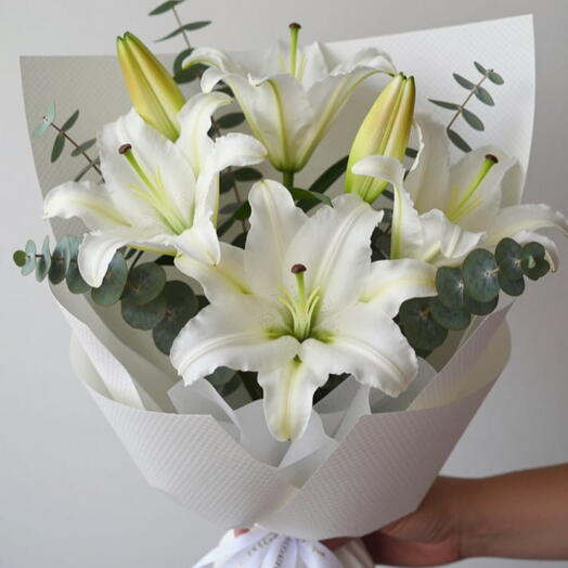 Imperial White Lily (Lilies, Eucalyptus)