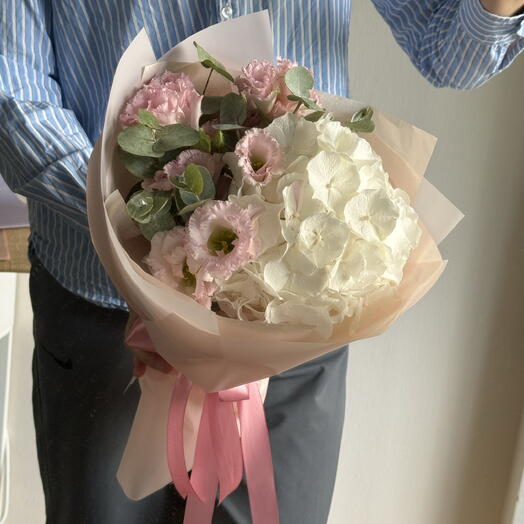 Round bouquet hydrangea + eustoma