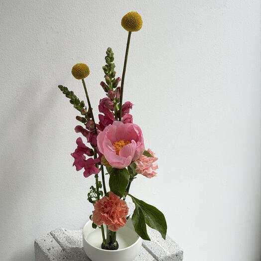 Mix bright flowers and kenzan