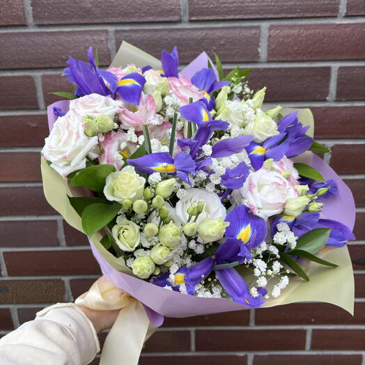 Bouquet of lisianthus and irises