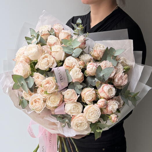 9 Bombastic roses, eucalyptus