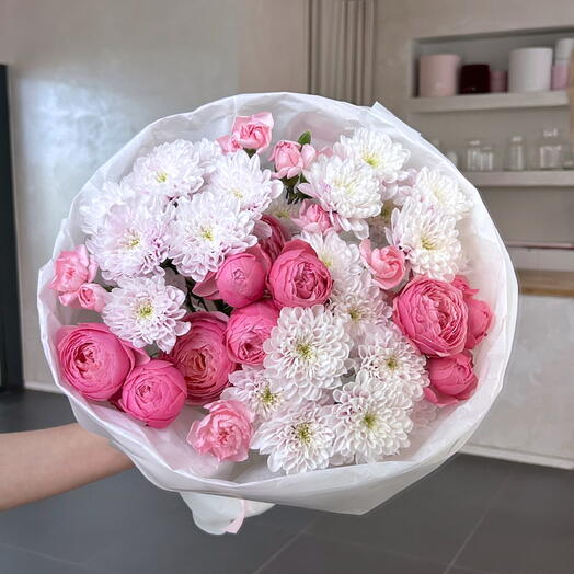 Ramo delicado con rosa de peonía