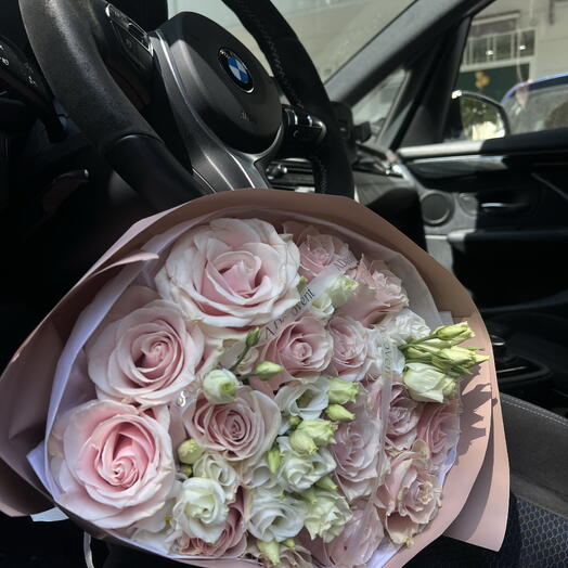 Eustoma with roses