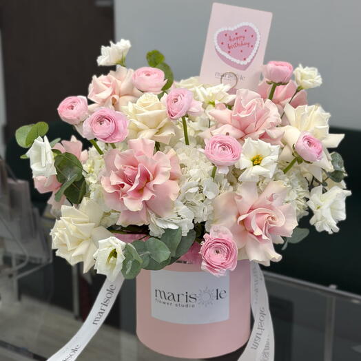 Tender Touch Box XL - Ranunculus, French Roses, Lisianthus, Hydrangea, Eucalyptus