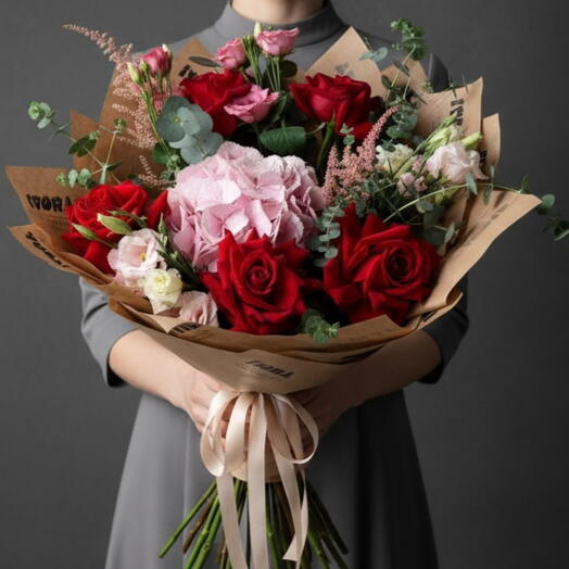 Bouquet with red roses