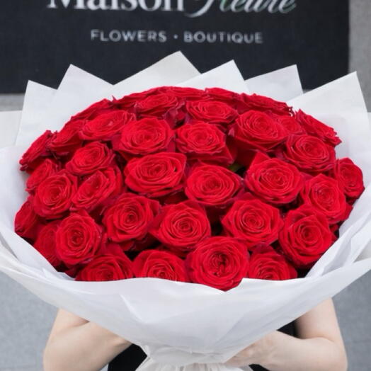 Red Naomi — 49 pieces
