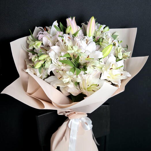 🌸 Lilies with alstroemerias