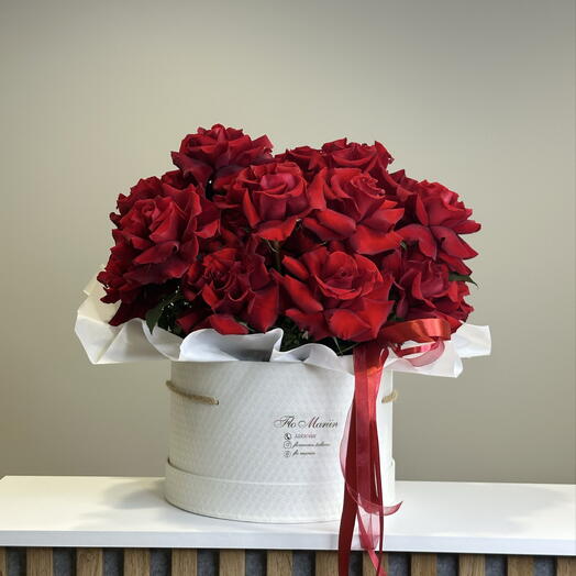 25 French red roses in a box