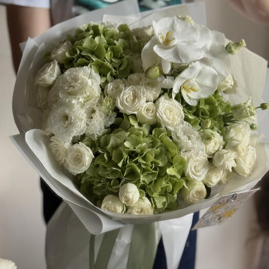 SEASONAL MIX with hydrangeas