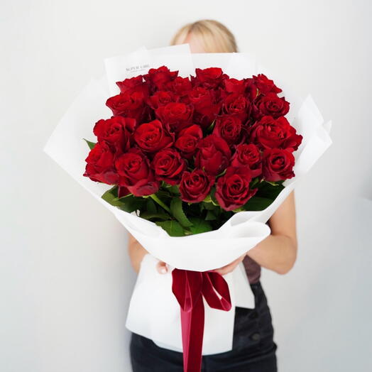 25 red roses