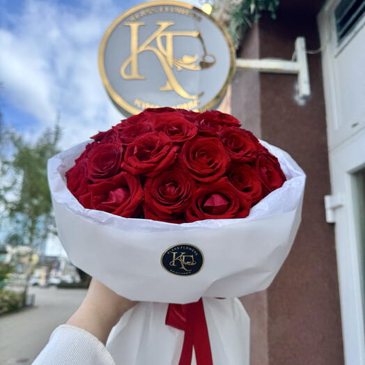 A bouquet of red roses