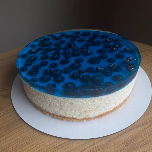 No-bake cheesecake with blueberries