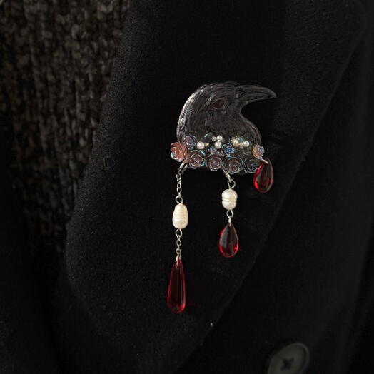 Blood Pearl Raven Pin Brooch | brooch