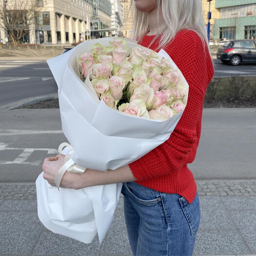 25 pink roses